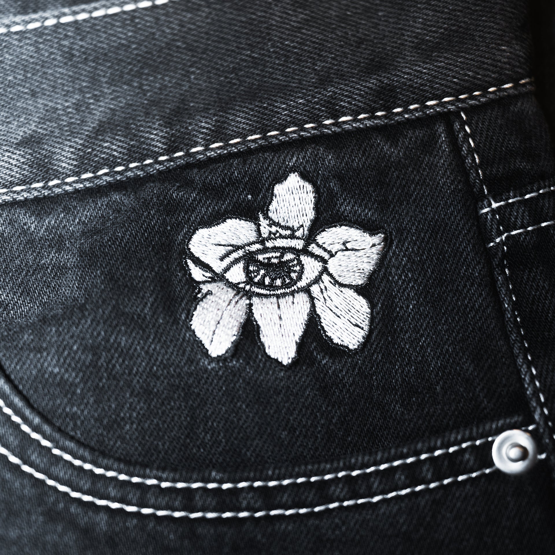EYE DENIM BLACK w WHITE STITCHING