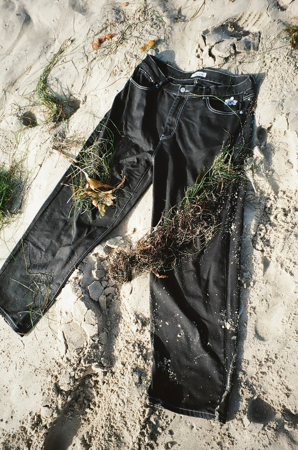 EYE DENIM BLACK w WHITE STITCHING